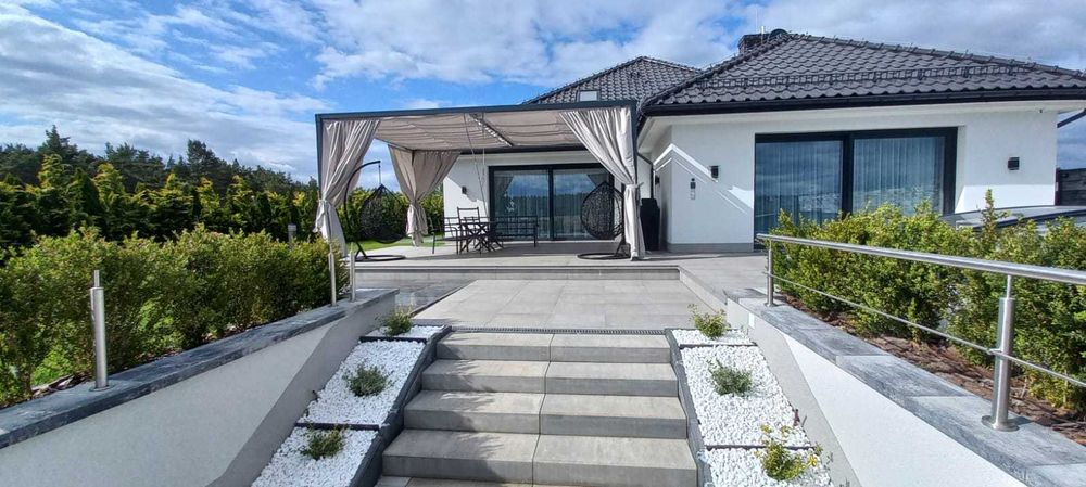 Roleta rzymska pozioma przesuwane zadaszenie tarasu altany pergoli