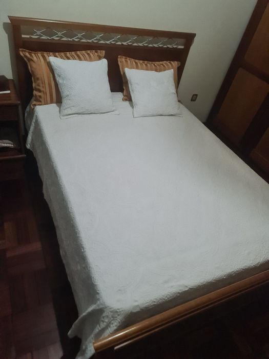 Cama de casal 1.40/2  usada em otimo estado com estrado e colchão