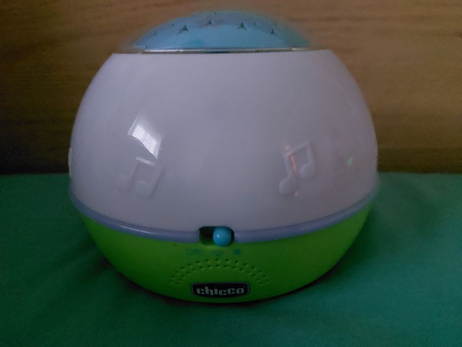 Luz presença com música e projetor da Chicco