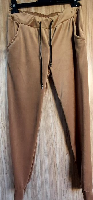 Dres damski welurowy nowy M-L