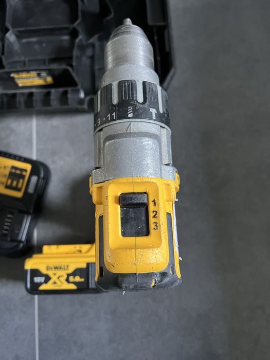 Безщітковий Акум.Ударний шуруповерт Dewalt DCD 996