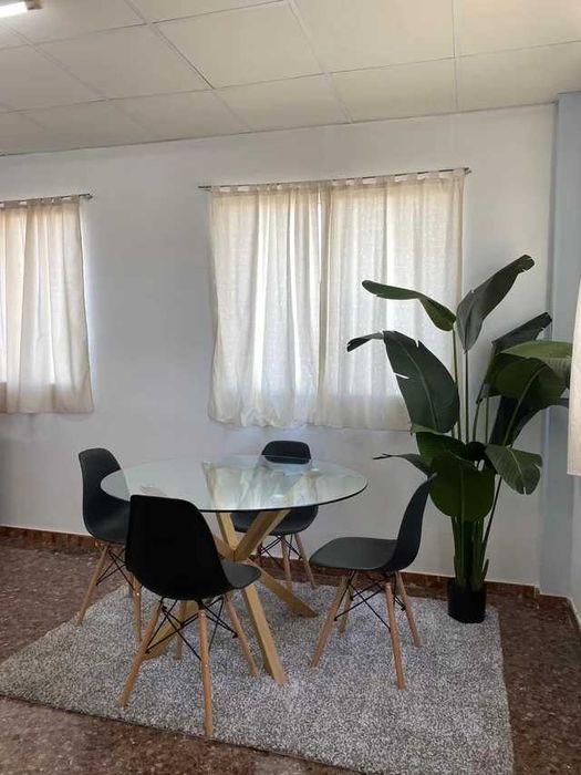 Mesa de jantar redonda com 4 cadeiras + entrega gratis