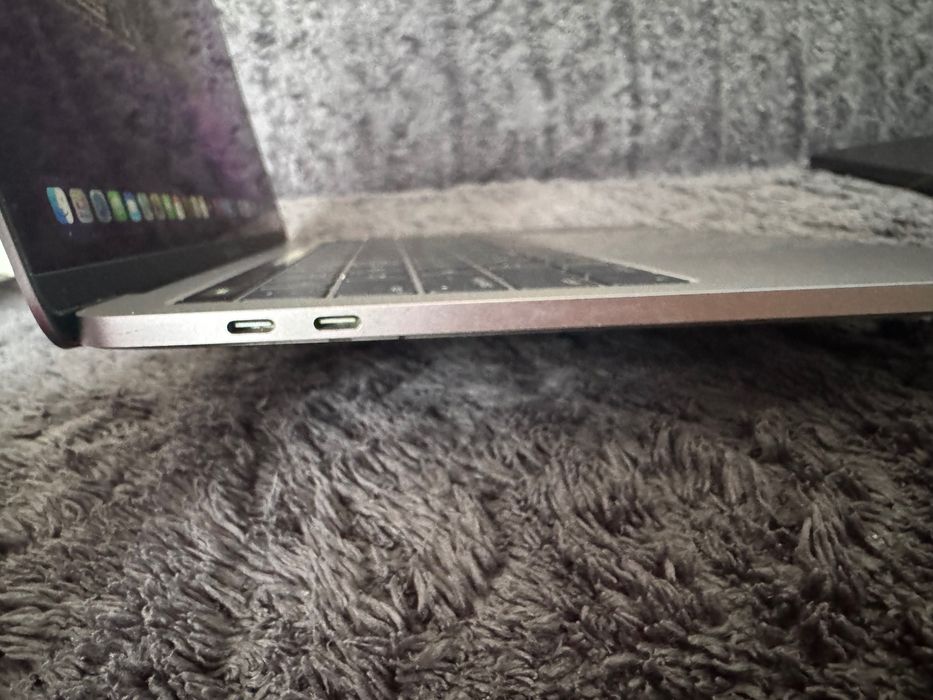 MacBook Pro 13 2016 i7 16GB 500GB SSD Touch Bar 4x USB-C