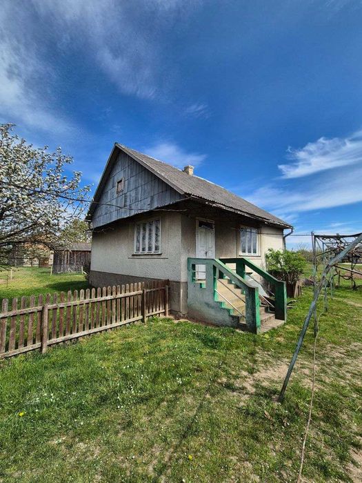 Продаж житлового будинку на ділянці 42 сотки в с. Бедевля