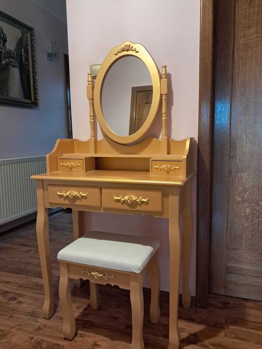 Toaletka kosmetyczna elegancka