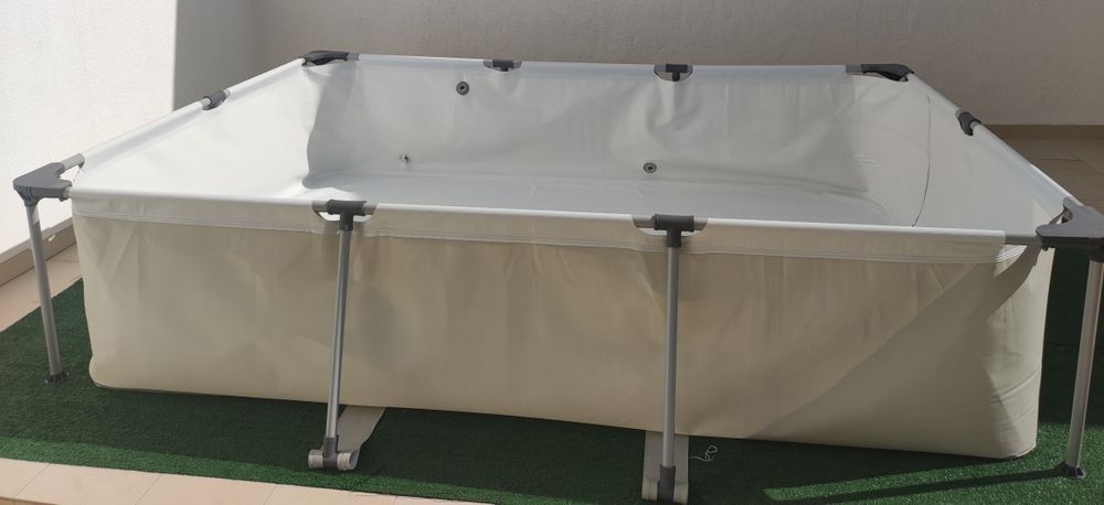 Piscina Retangular 300x207x65cm com Bomba em excelente estado