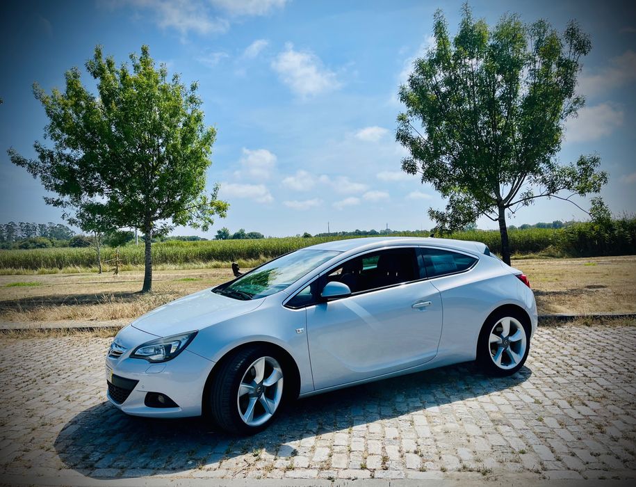 Veículo automóvel Opel Astra GTC 2.0 CDTI 165cv para venda