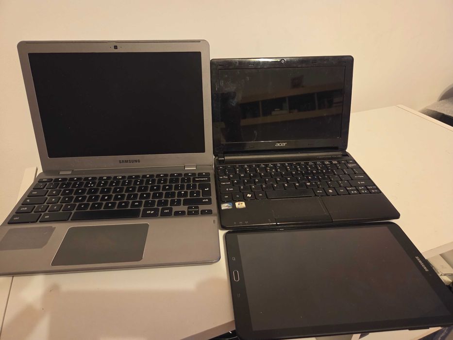 ноутбук  Samsung XE303C12-A01SE + Acer Book с диагон дюймов   1