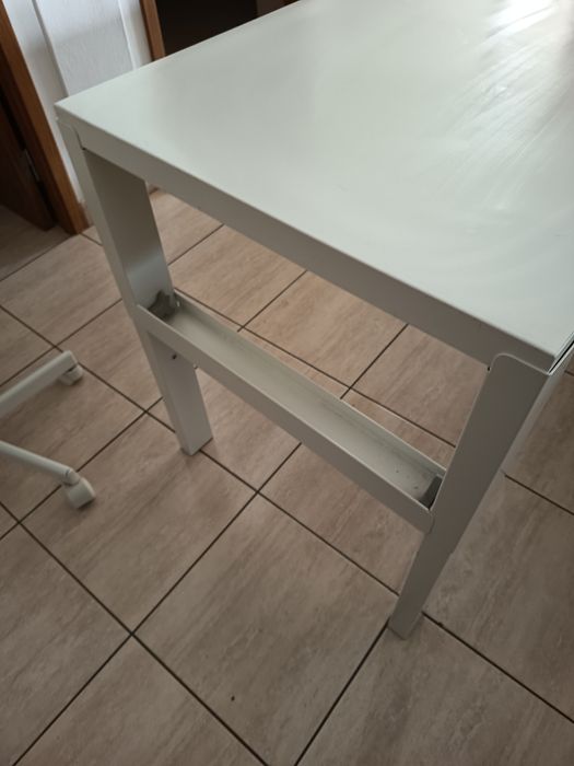 Secretária branca IKEA