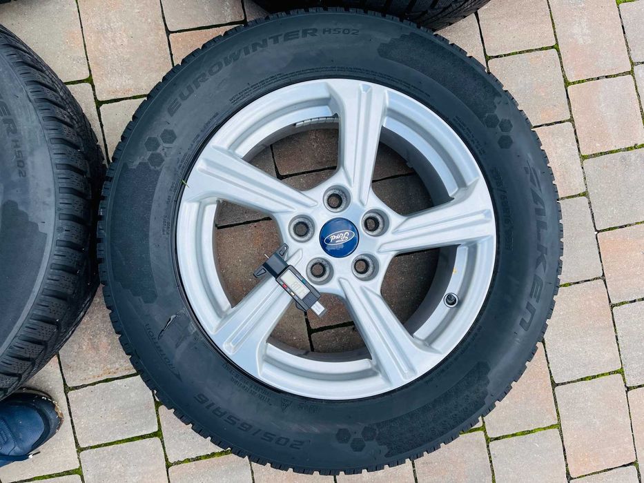Oryginalne koła zimowe Ford Puma 16" 205/65R16 Falken Eurowinter HS02 | DOT 2025 | Stan BDB