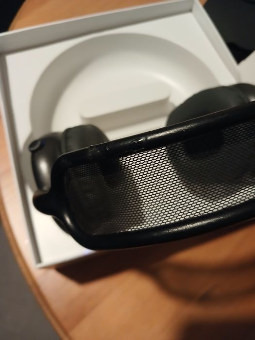 Airpods Max model 2098