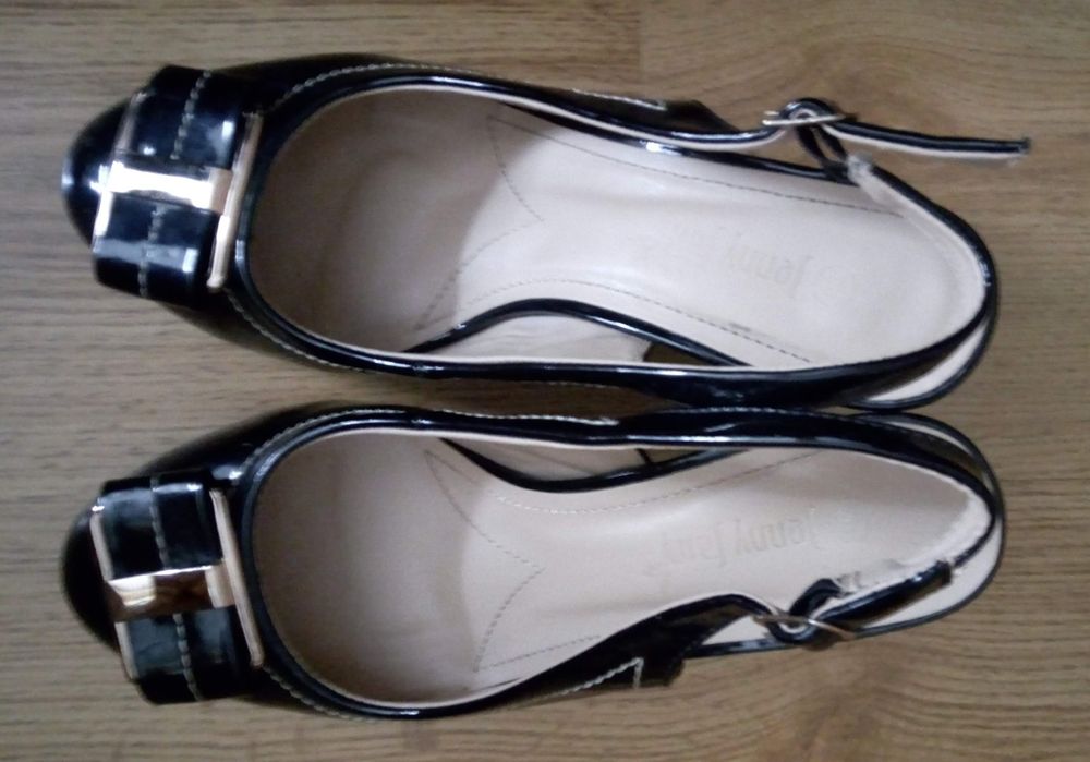 Czarne czółenka z ozdobną klamerką, roz.38