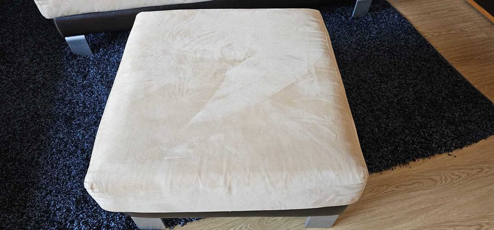 Conjunto de 2 sofás e Puff