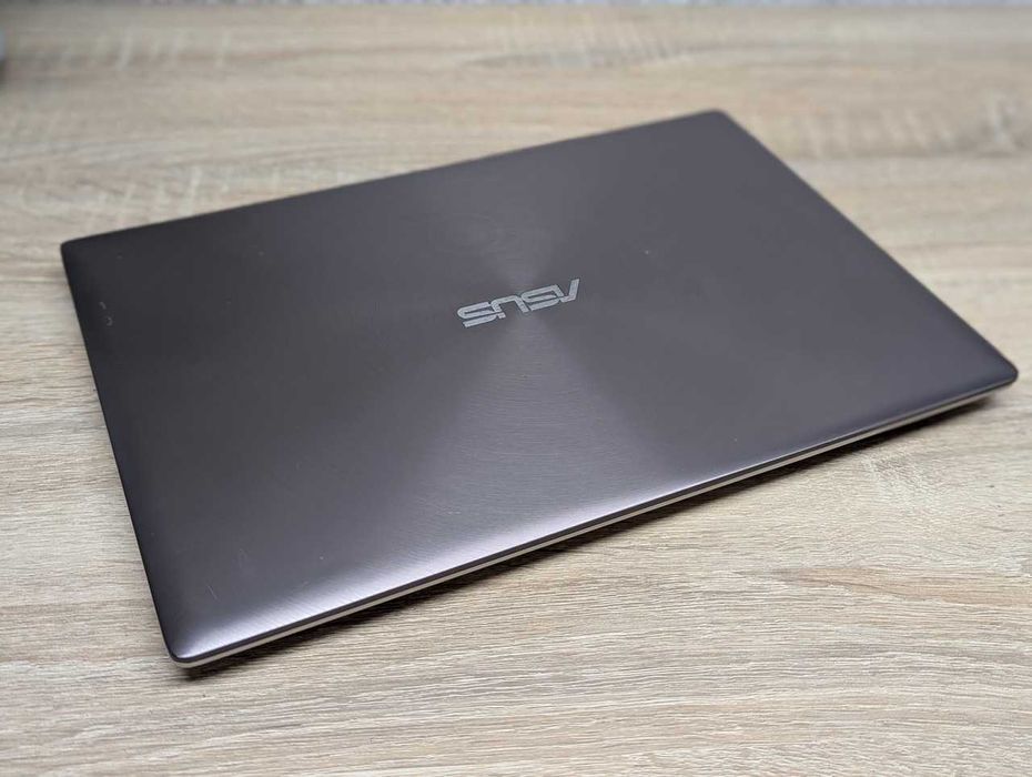 Тонкий шустрий ультрабук для игр, роботи та навчання