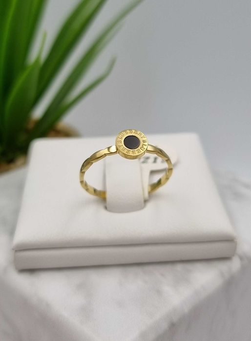 Pierścionek czarne oczko Blueberry stal chirurgiczna średnica 1,9cm