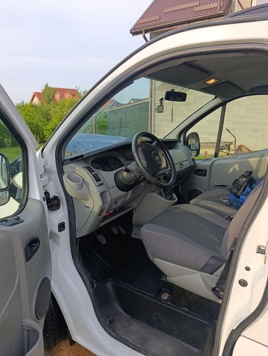 Opel vivaro 2007 року 2.5