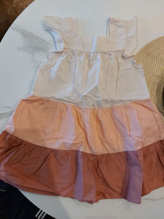 Sprzedam sukienke rozmiar 98