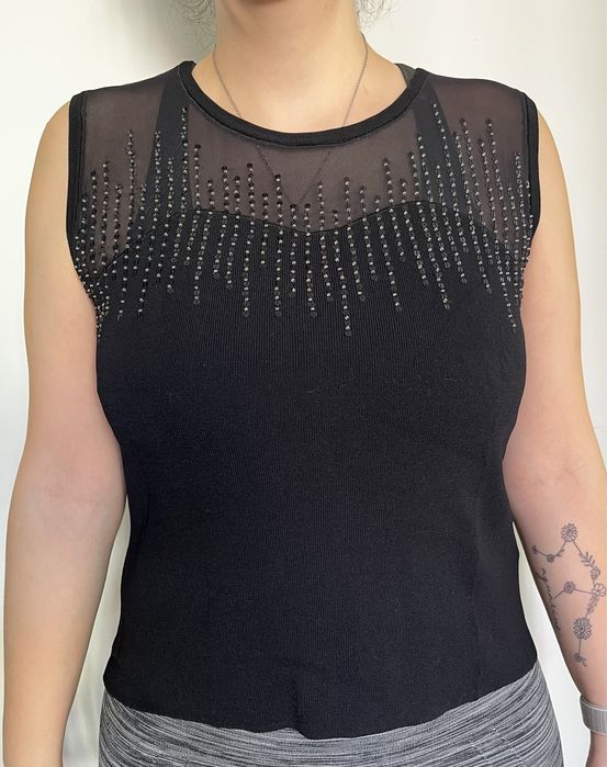 Blusa preta com transparência e brilho