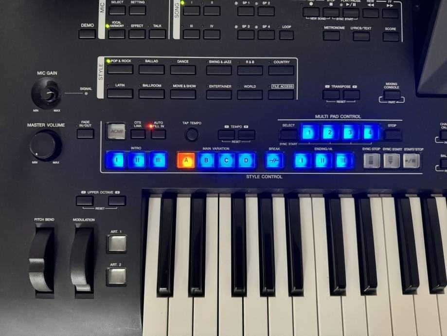 Yamaha Tyros 4  black edition