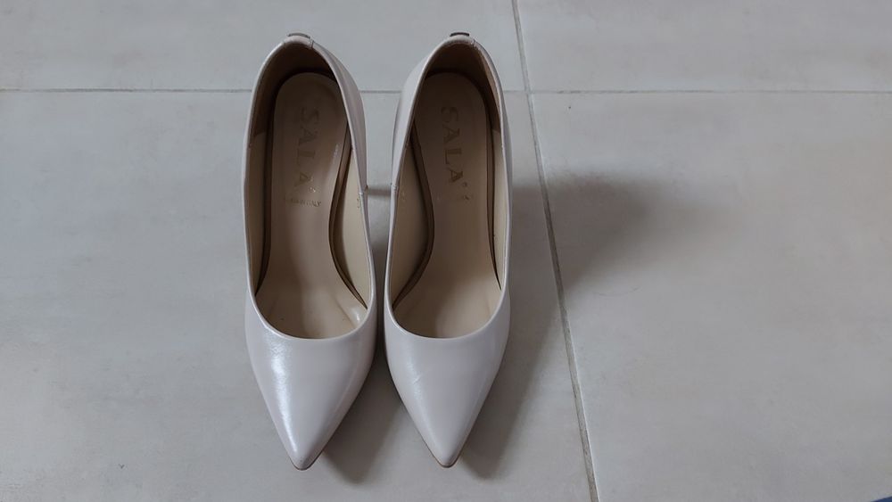 Skóra skorzane kremowe szpilki Sala 35