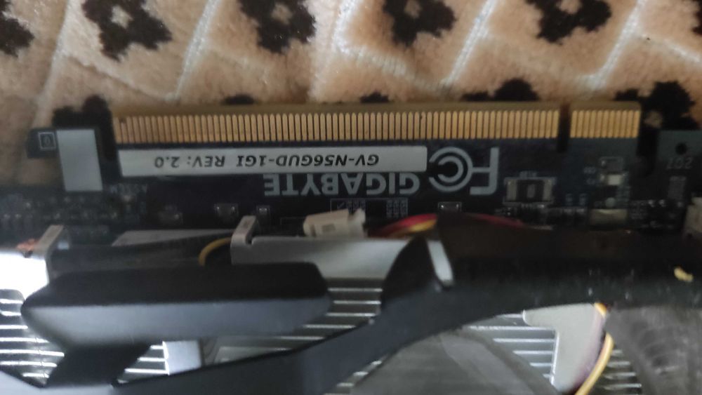Видеокарта Gigabyte GV-N56GUD-1Gi не рабочая