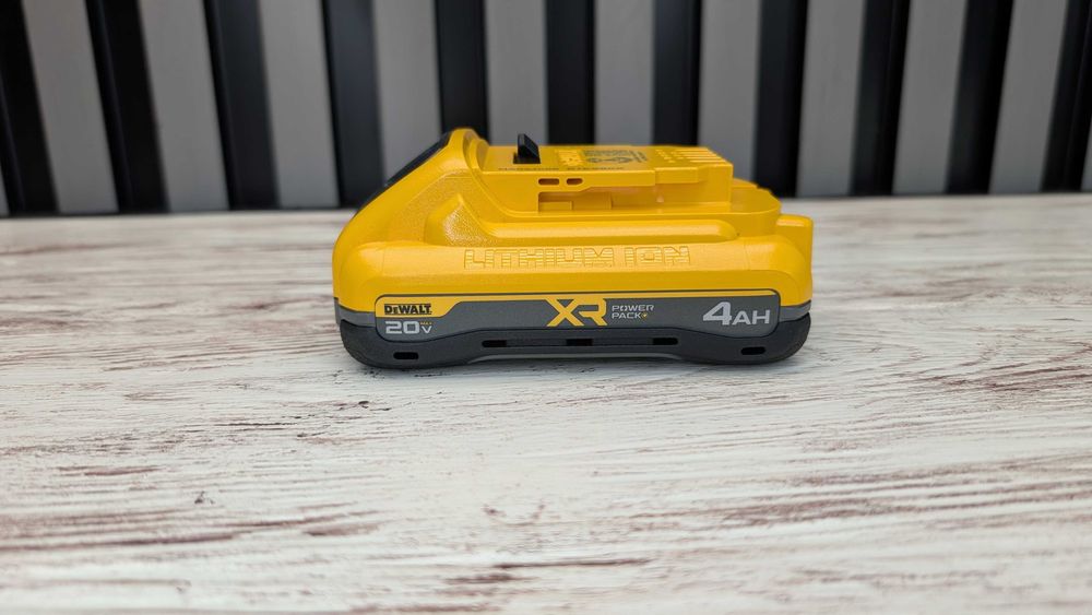 Акумулятор, батарея DeWALT DCB2104 4Ah POWERPACK