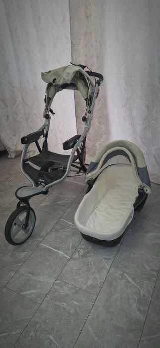 Дитяча коляска від Chicco + дитячий горщик-сидіння Aprica в подарунок