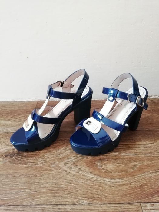 Жіночі босоніжки