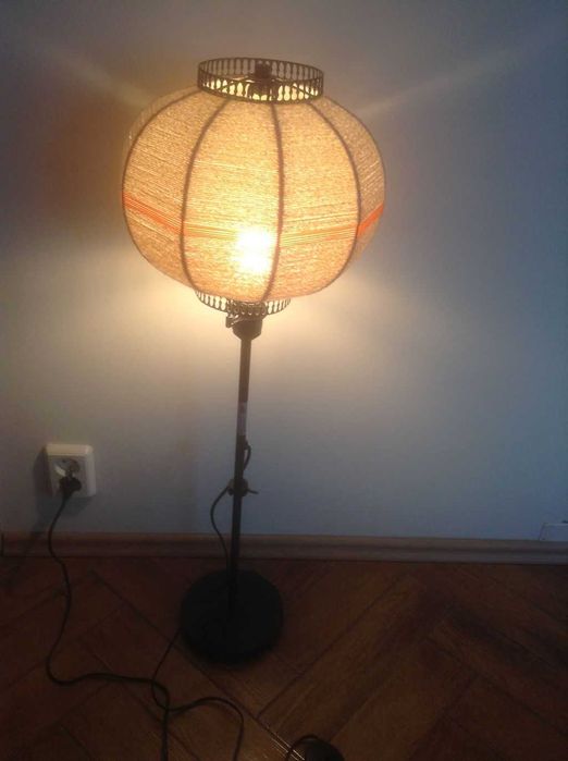 Lampa stojąca podłogowa