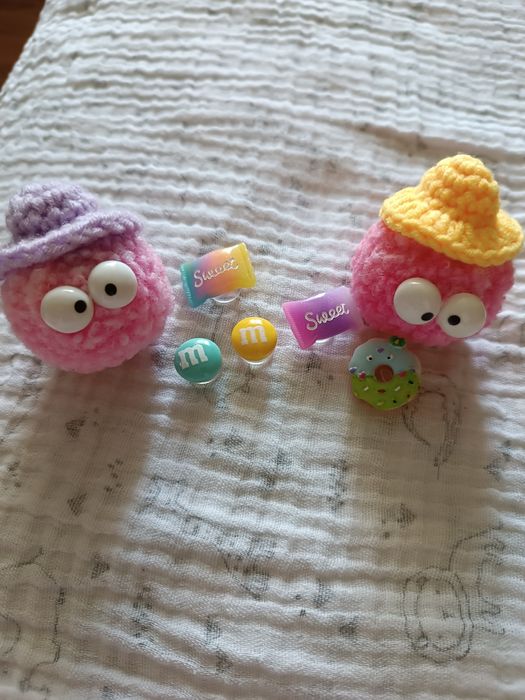 Цепочки  для кроксів брелочки  пухнастики дитячі crocs jibbitz