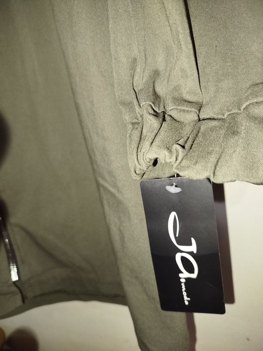 Parka meia estação lindíssima ! Com bolsa igual  à parka para cintura