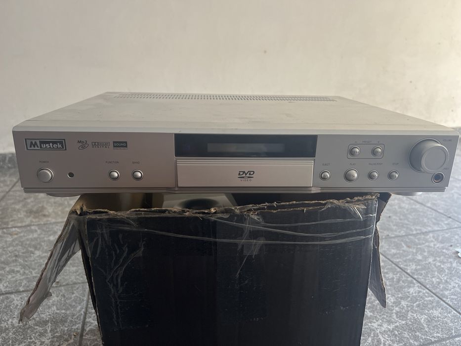 Leitor de DVD + Sistema de Som 5.1