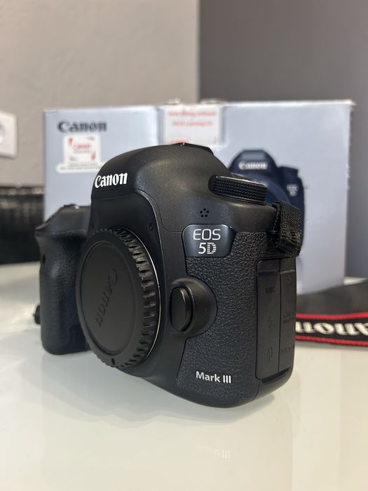 Фотоапарат Canon EOS 5D Mark III