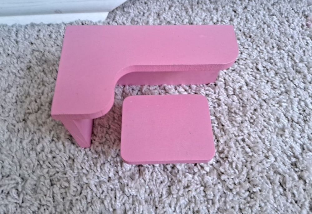 Деревянная мебель в дом для Барби.Стол и стул