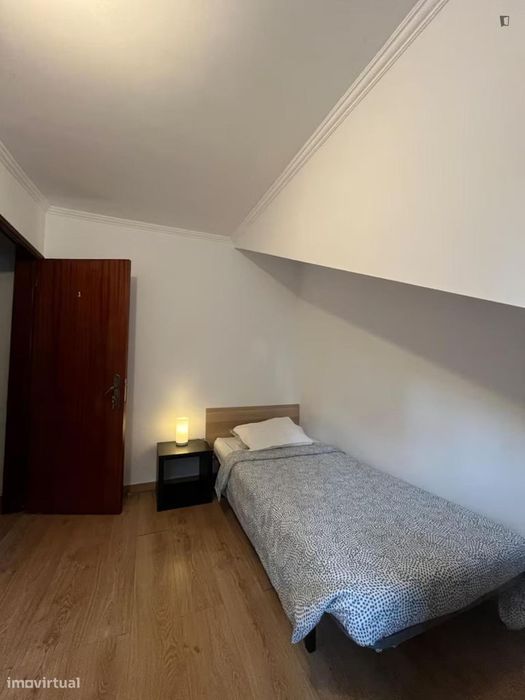 Quarto - localizado em Ajuda Lisbon