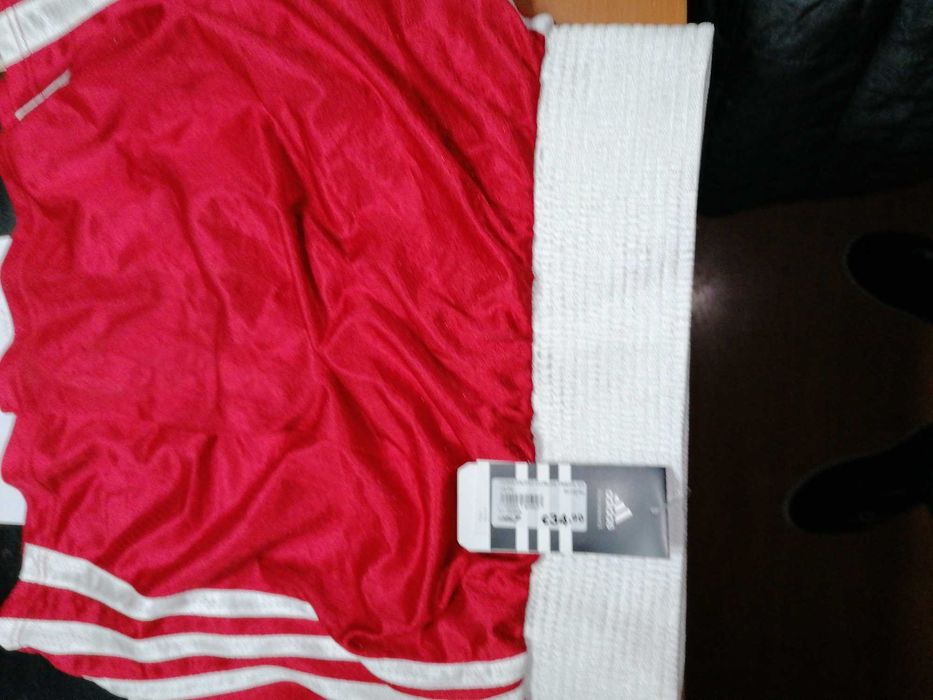 Calções de box  da marca Adidas a venda de garagem 5€