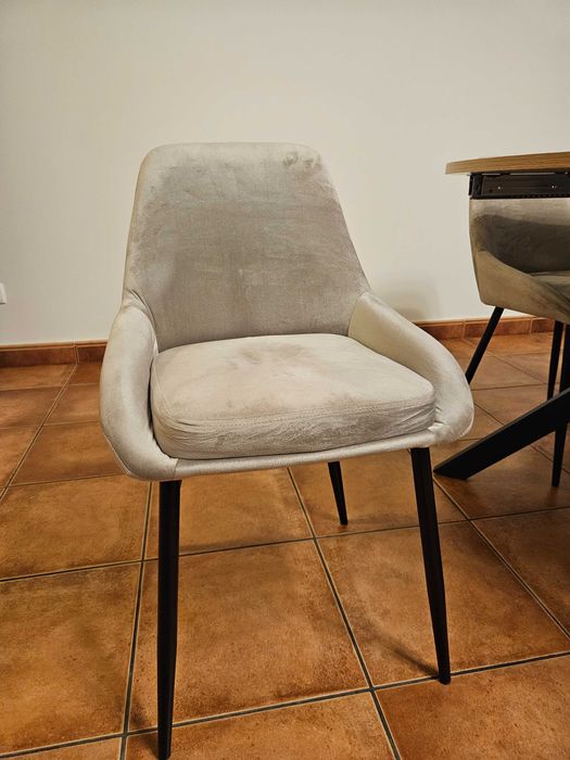 Mesa extensível com 4 cadeiras