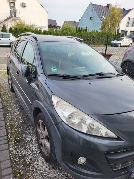 Sprzedam Peugeota 207 SW diesel manualna skrzynia biegów pierwszy właściciel w Polsce pojemność 1,6 przegląd i ubezpieczenie ważne do lutego 2027r