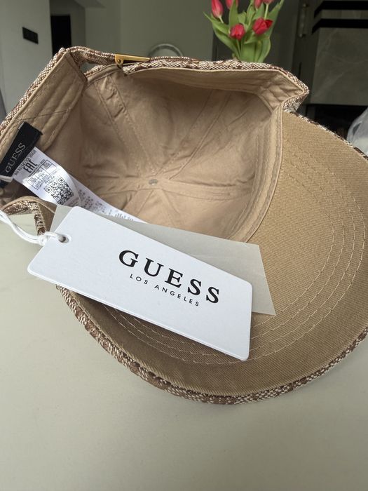 Nowa czapka z daszkiem Guess logowana brazowa