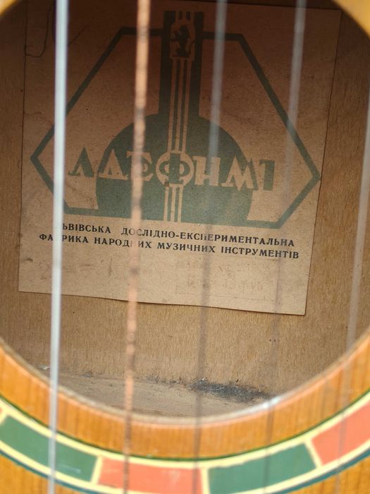 Продам  б/у  гитару