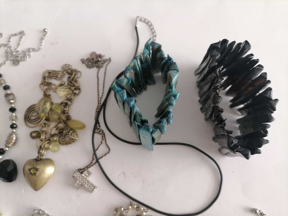 Lote Bijuteria c/ 27 Artigos - Colares, Pulseiras, Brincos, Pendentes