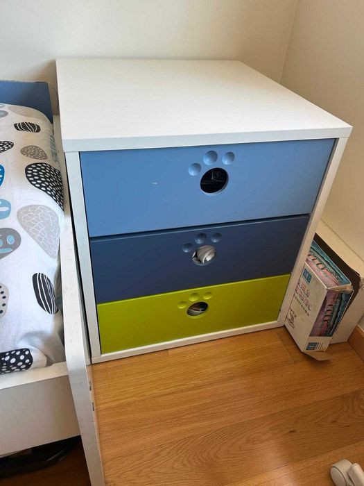 Quarto Juvenil Completo | 2 Camas + 2 Colchões (1 Ano) + Cómoda + Camiseiro | 950€