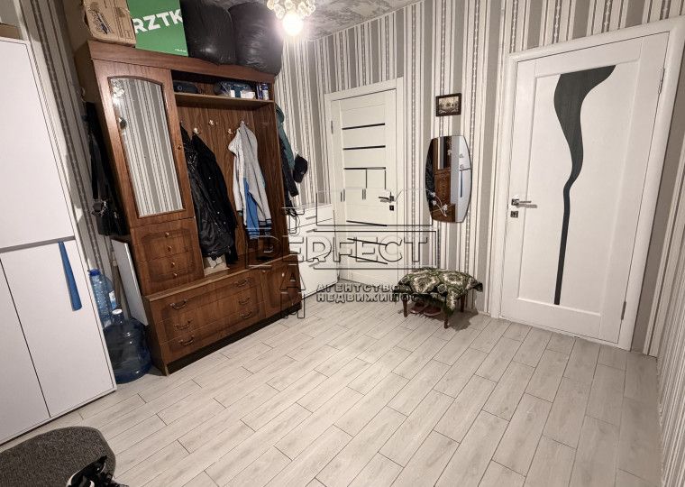 Продаж 3к квартири Радунська 42/10 / Радунская 42/10