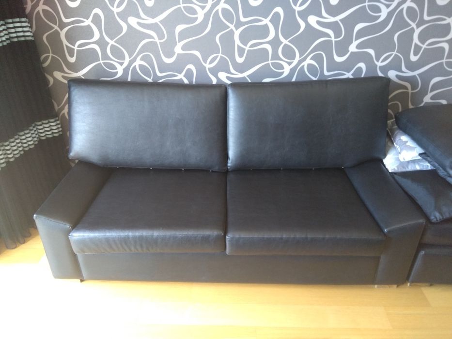 Sofa em pele preto com chaise longie
