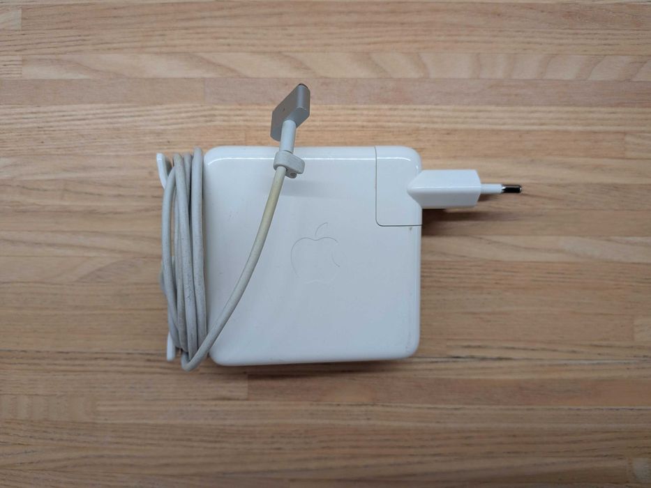 MacBook Pro Retina Mid 2015; i7 2,5 GHz; M370X; 512 GB; Sequoia 15.7.2