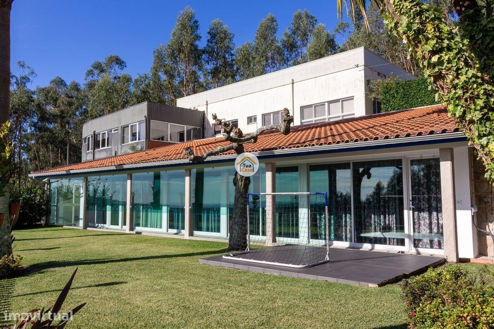 Moradia T3 + T2 + Piscina + Armazéns em Terreno de 6.721 m2