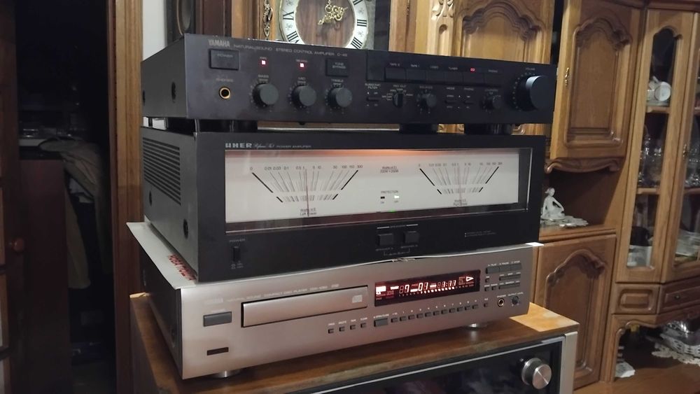 Підсилювачі два болока Uher La1200 i Kenwood C-2 .
