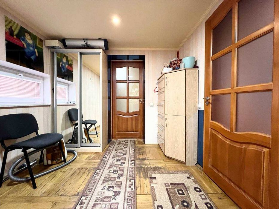 Круглик. Продам жилий дім. Газ,камін,баня. Ліс,озеро. м.Теремки 10хв