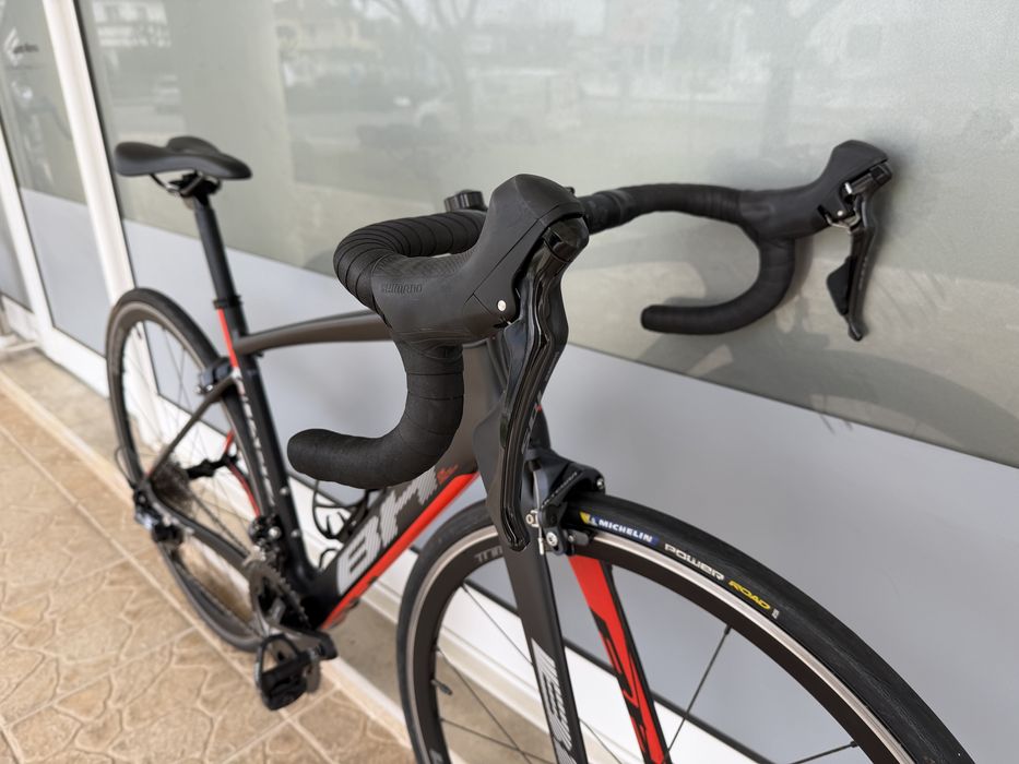 Bicicleta de estrada - Carbono - Bem equipada