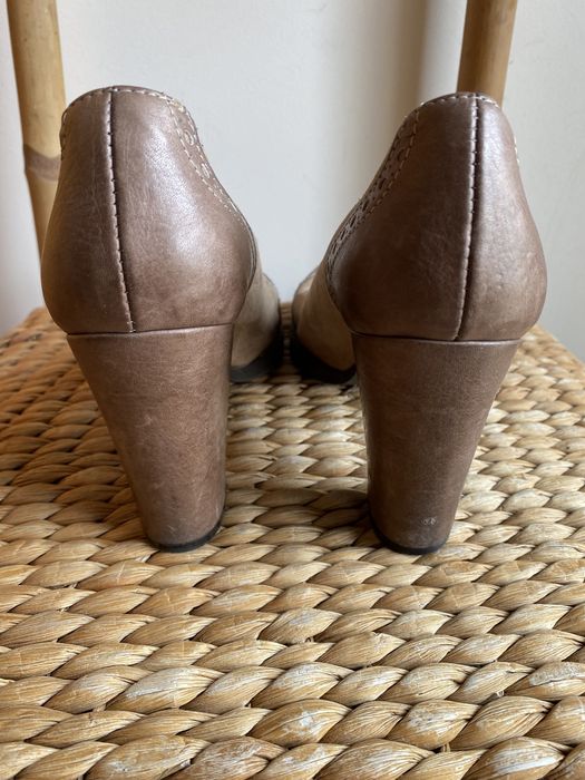 Sapatos salto elegantes